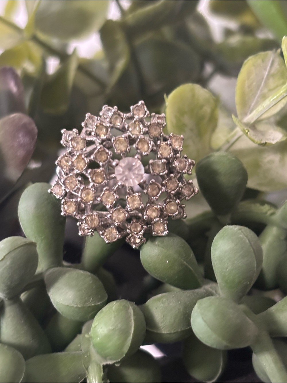Vintage 18K White Gold Plated Crystal Floral Cluster Cocktail Ring - Picture 7 of 8